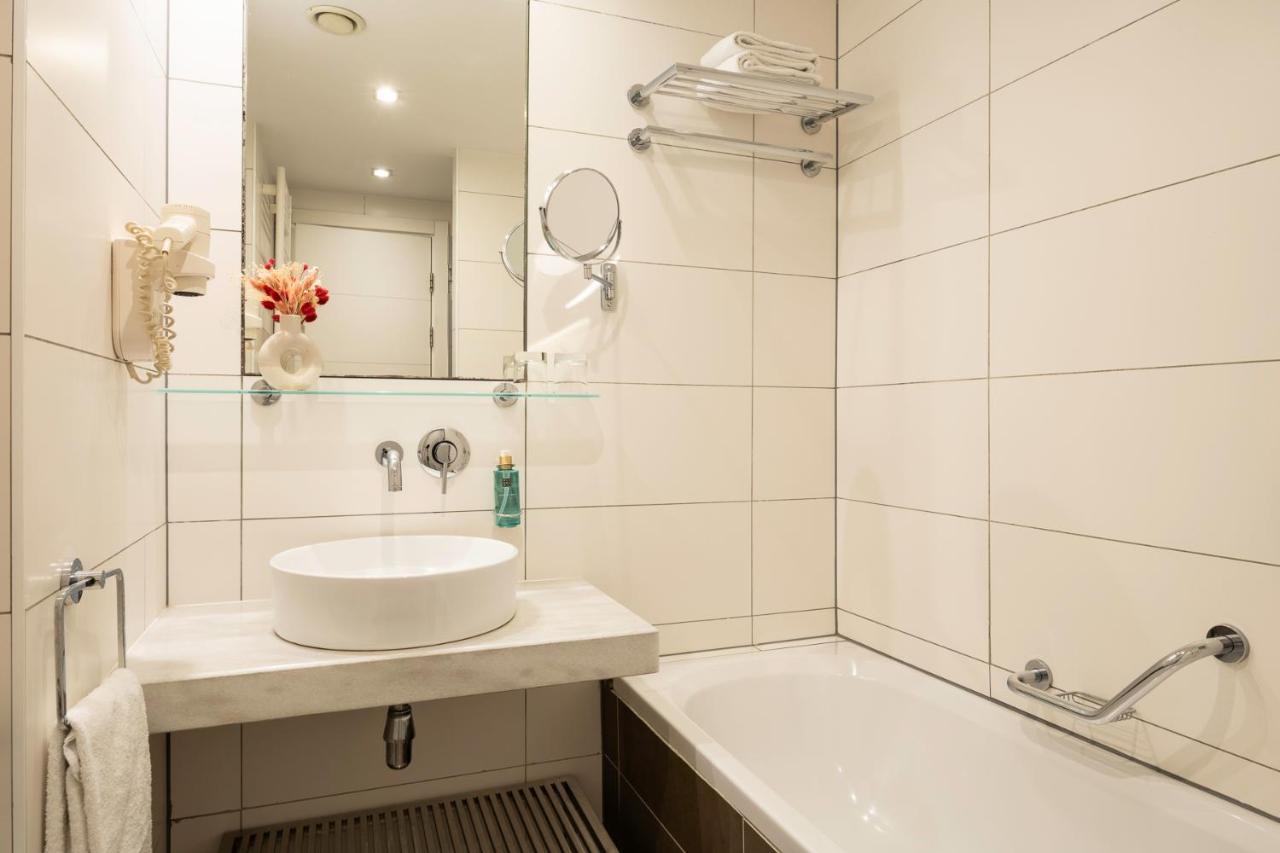 One-Bedroom Apartment,1498703044:JPEG